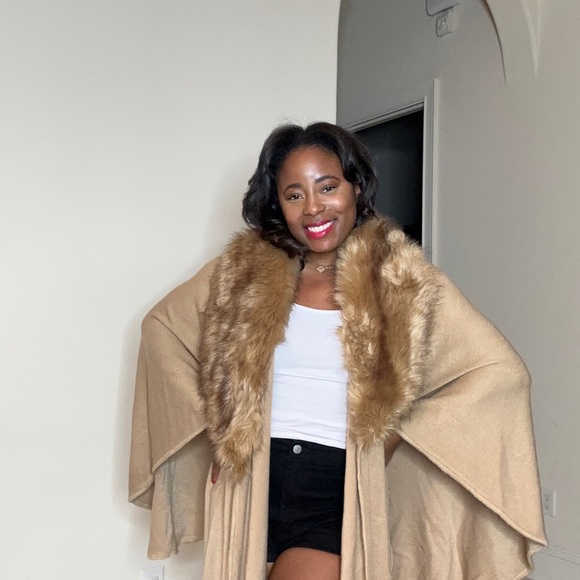 Saks fifth Avenue faux fur - Picture 2 of 4